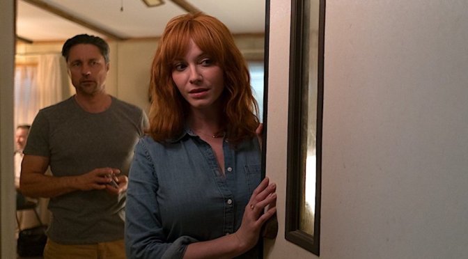 “Os Estranhos: Caçada Noturna”: o melhor terror é o que nada explica