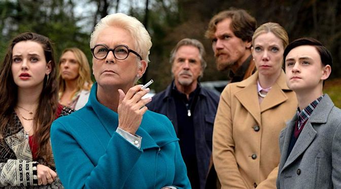 "Entre Facas e Segredos": mistério inteligente à moda de Agatha Christie