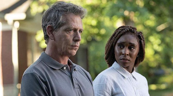 Em “The Outsider”, de Stephen King, o medo vem aos poucos – mas vem