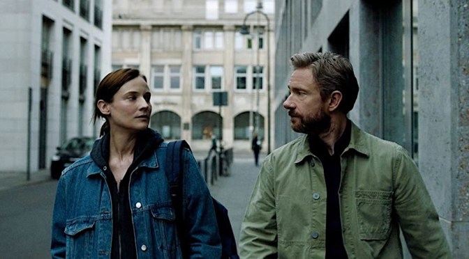 “Agente Infiltrada”: em Teerã, sozinha, no meio de uma conspiração