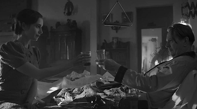 Em “Mank”, David Fincher redescobre o gigante por trás de “Cidadão Kane”