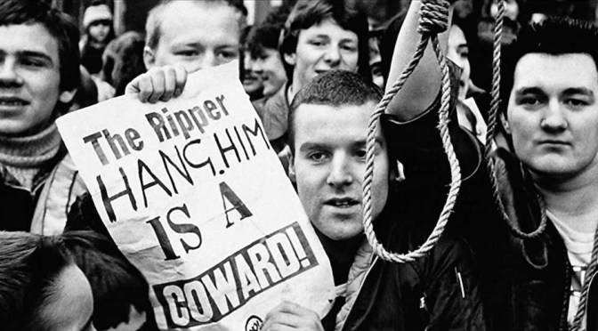 “Night Stalker” e “O Estripador”: duas séries de crime verdadeiro na Netflix