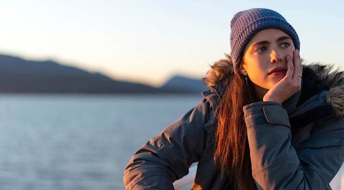 “Maid”, na Netflix: se você ainda não conhece Margaret Qualley, guarde esse nome